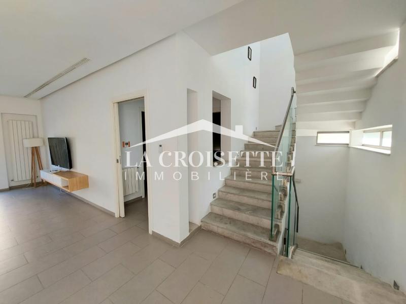 Triplex S+3 avec piscine à Gammarth